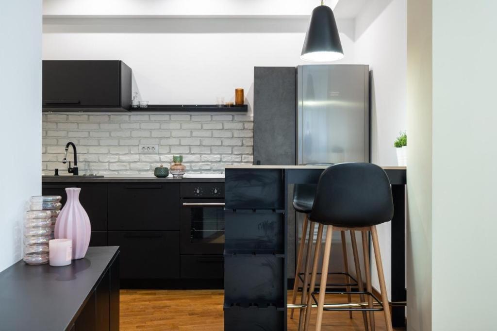 Wonderful Victorie Apartment Bucharest Exterior photo